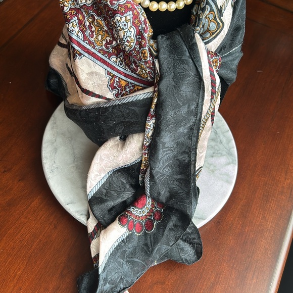 Worthington polyester scarf euc headwear wrap shoulder shawl with style & class - Picture 9 of 17